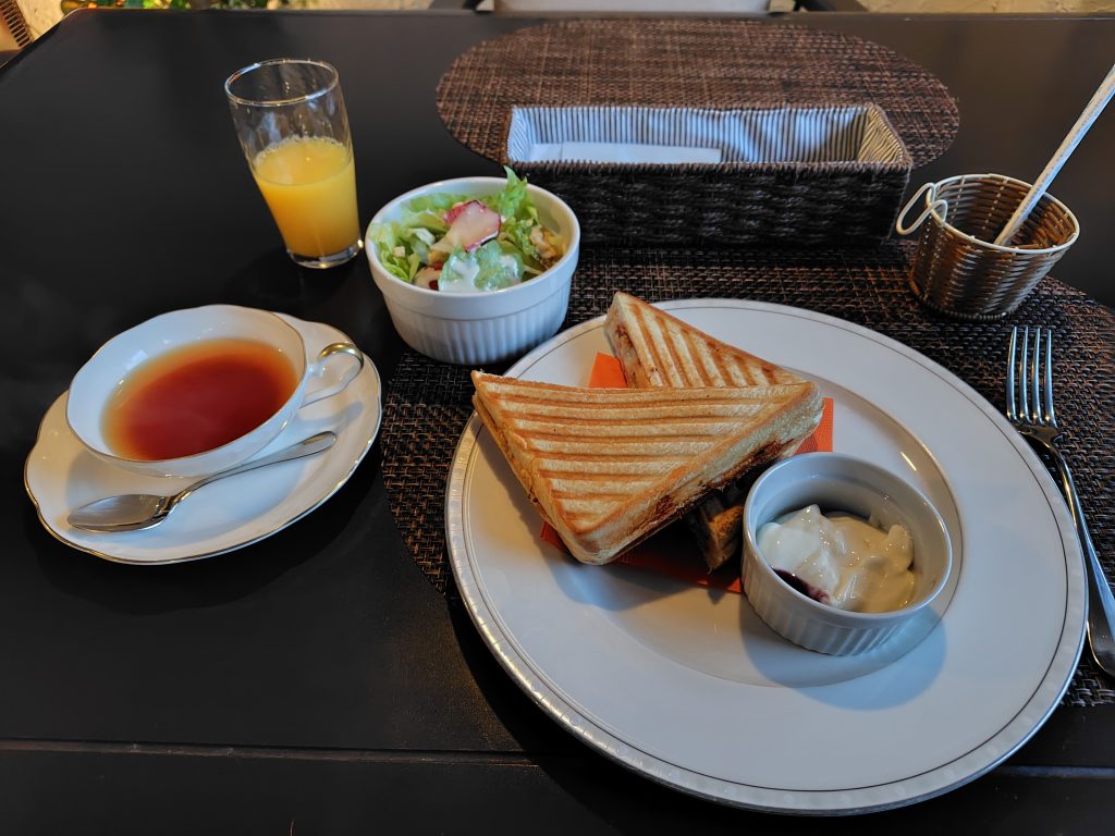 ホテルの朝食ホットサンド