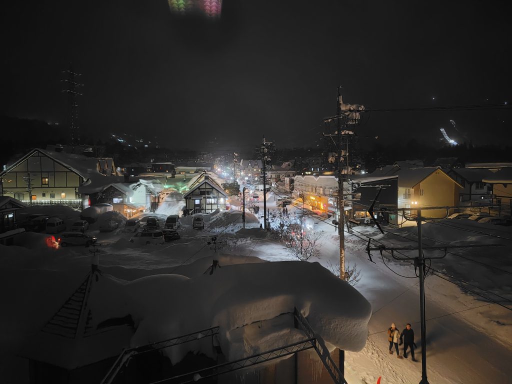 白馬の町の夜の様子