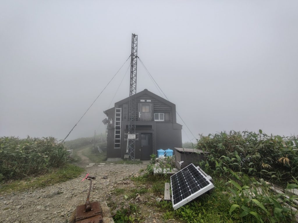 越後駒ケ岳避難小屋