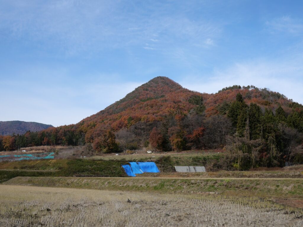 戸神山、沼田市民からは三角山とも呼ばれる