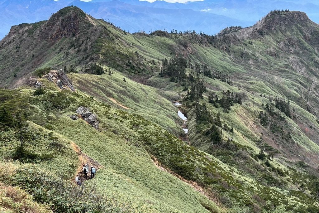 武尊山頂付近の稜線